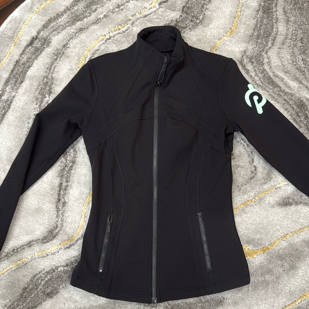 PELOTON LULULEMON DEFINE JACKET SIZE 8